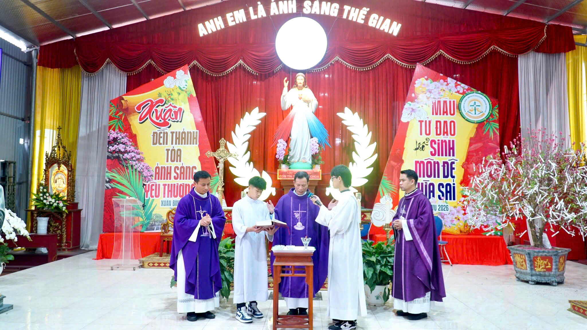 Khai mạc Mùa Chay tại Đền thánh và khởi đầu kỳ hành hương xuân Bính Ngọ